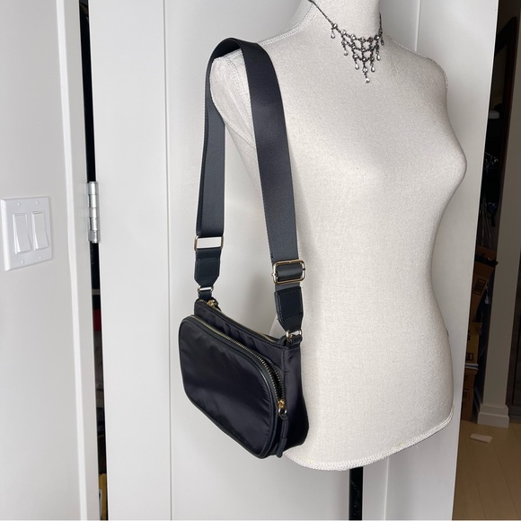 Convertible Crossbody Shoulder Black Nylon Fabric Small Zip Bag Gold Adjustable - Picture 4 of 16